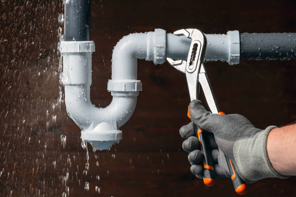 Professional Plumbing technician working in Overpeck, OH
